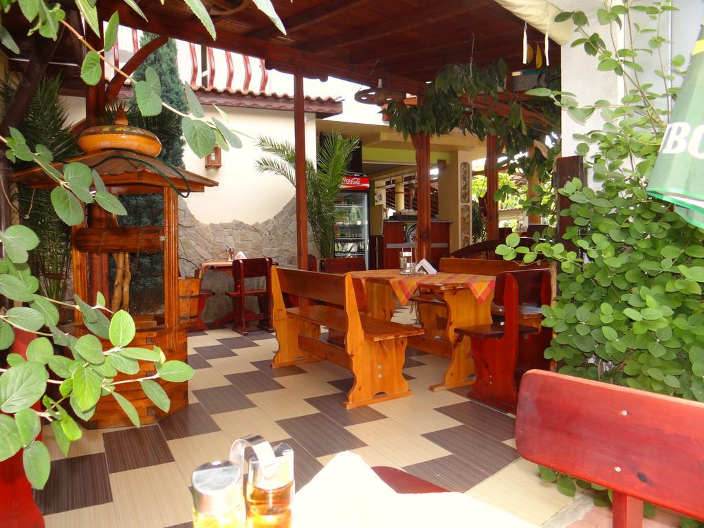 Guest House Rosa Kiten  Ngoại thất bức ảnh