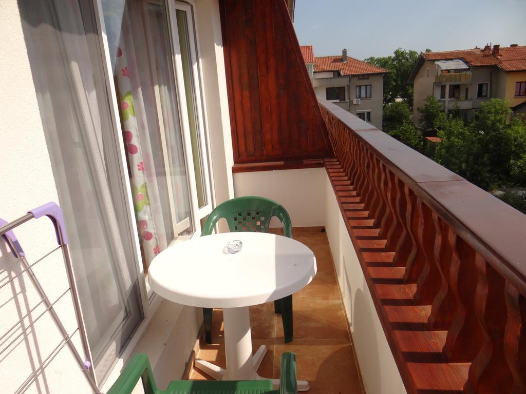 Guest House Rosa Kiten  Ngoại thất bức ảnh