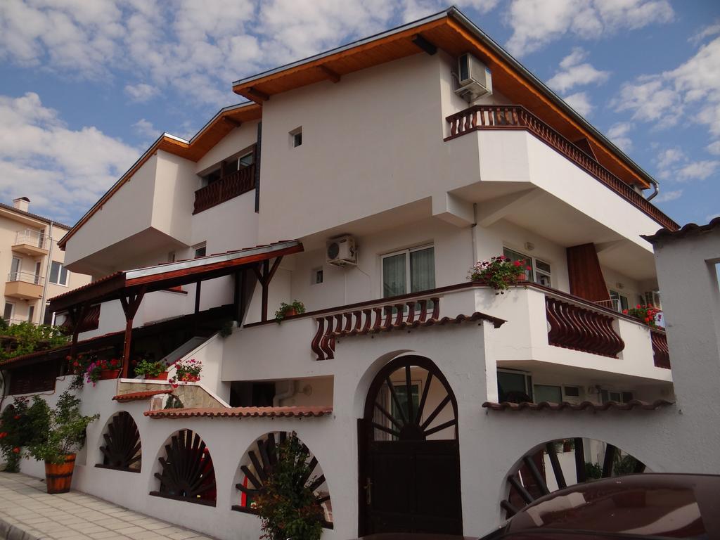 Guest House Rosa Kiten  Ngoại thất bức ảnh